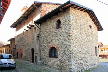 Scorcio del ricetto (Foto di Alessandro Vecchi CC-BY-SA 2016)
